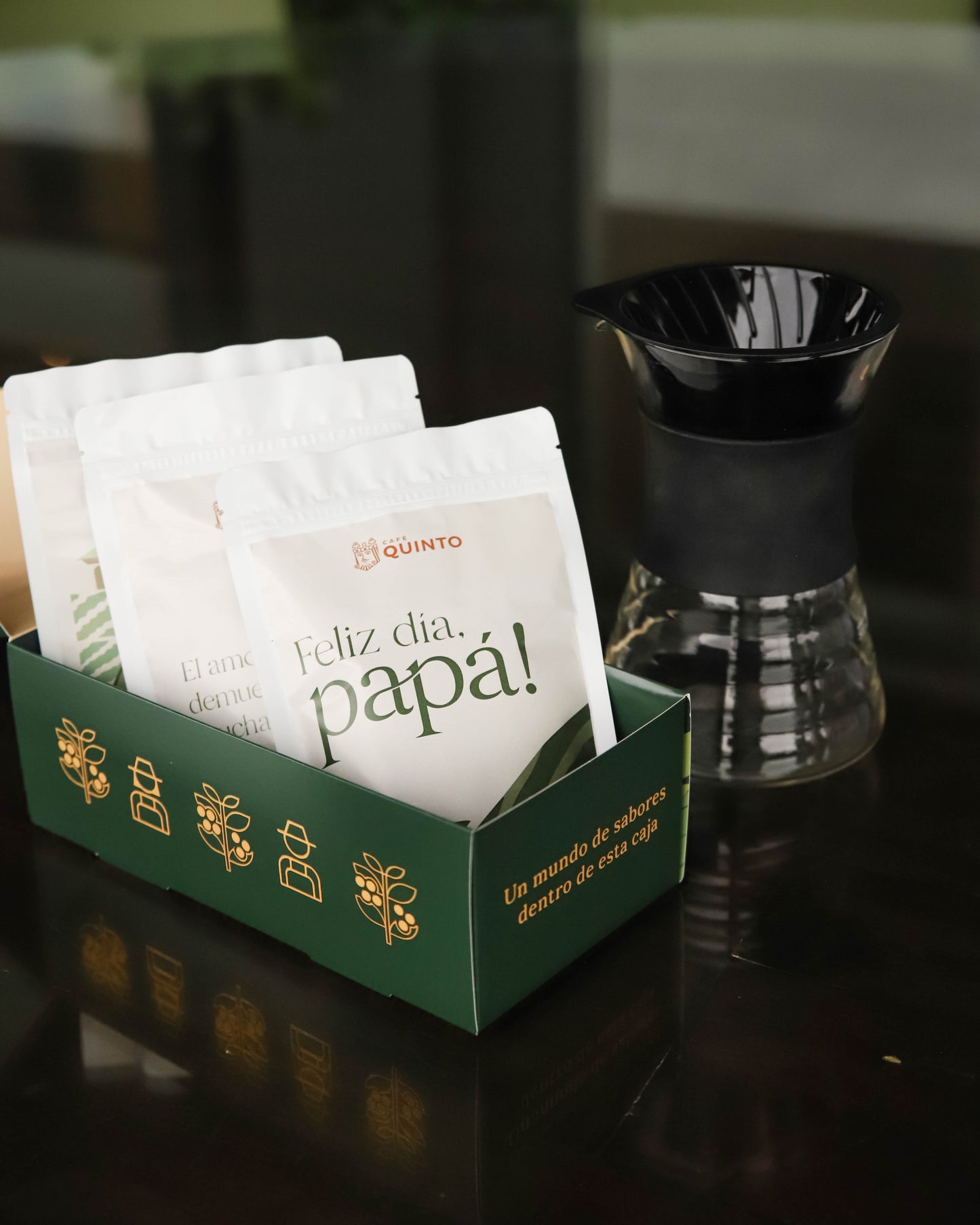 
                  
                    Kit 3 | Para Papá: HARIO V60 Drip Decanter + 3 packs personalizados de 100 gr
                  
                